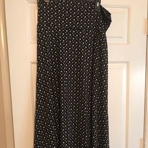 XL black and cream maxi skirt